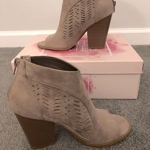 Taupe peep-toe booties (Brand New Sz 6)